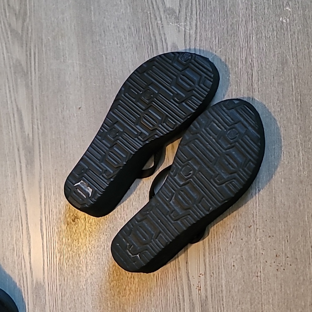 Teva Mush Wedge Flip Flop & Puma Fluff Flip Flop Size 10 - Picture 6 of 8